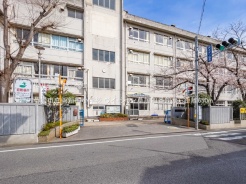 草加市新里町
