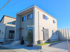 草加市苗塚町