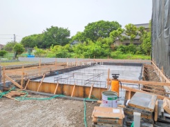 草加市谷塚上町