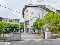 草加市氷川町