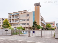 草加市氷川町