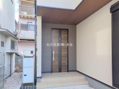 草加市苗塚町