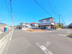 草加市稲荷４丁目