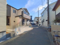 草加市谷塚上町