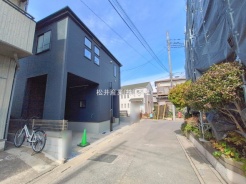 草加市谷塚上町