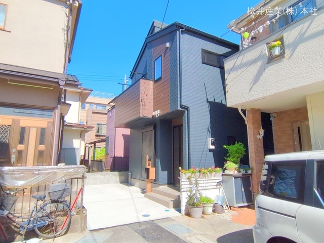 草加市氷川町