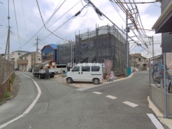 草加市両新田西町