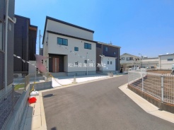 草加市苗塚町